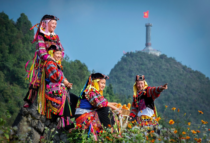 vuot-qua-bien-gioi-hanh-trinh-kham-pha-van-hoa-da-dang